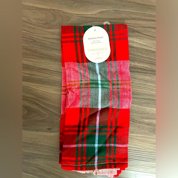 Threshold Festive Red and Green Plaid Towel-NWT - Picture 1 of 4